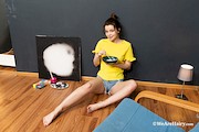 Julia Morozzi has naked fun with paint – WeAreHairy – [1]