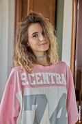 Mia Bloom – Cute Curls – WowGirls – [1]