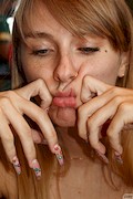 Angel Youngs Eats a Red Robin – Zishy – [6]